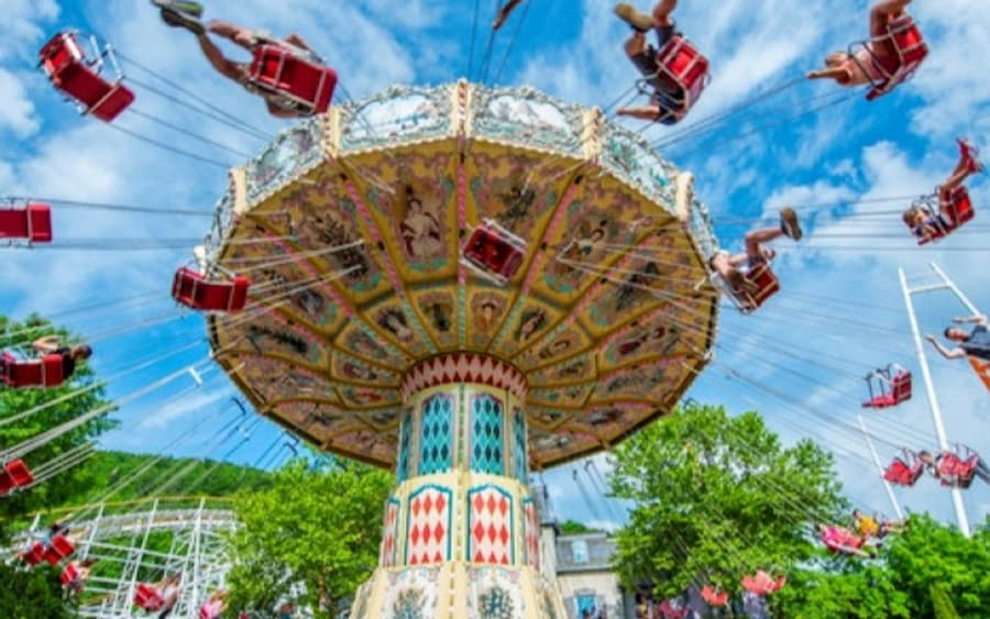 Lake Compounce Amusement & Water Park: Entry Ticket