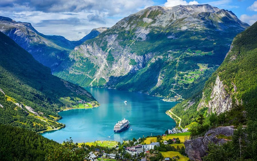 From Hellesylt: Geiranger Fjord Boat Tour With a Stop in Geiranger Village