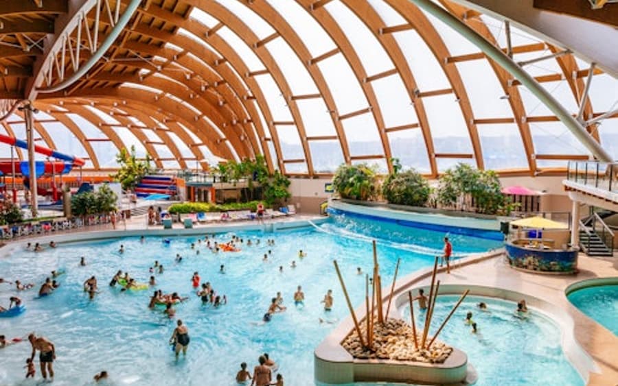 Acquaworld: Indoor and Outdoor Water Park