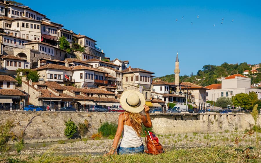 From Tirana: Berat City & Belshi Lake Day Trip with Wine Tasting