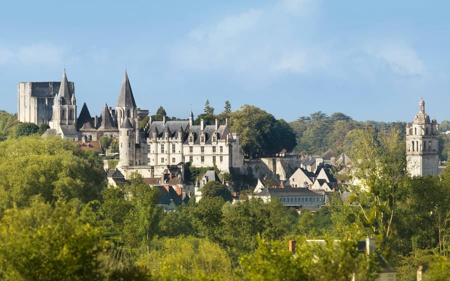 Royal City of Loches: Entry Ticket + AR Tablet
