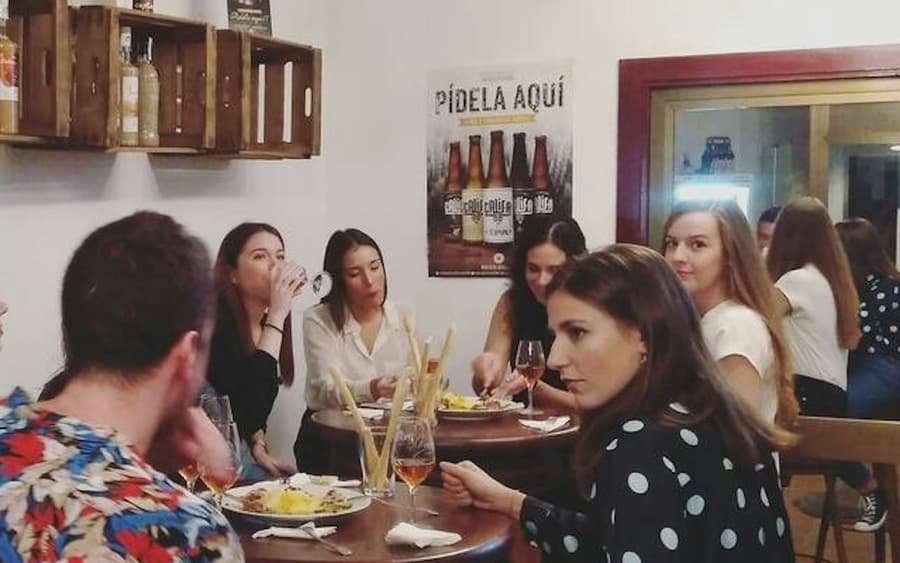 Córdoba: Guided Wine & Tapas Tasting