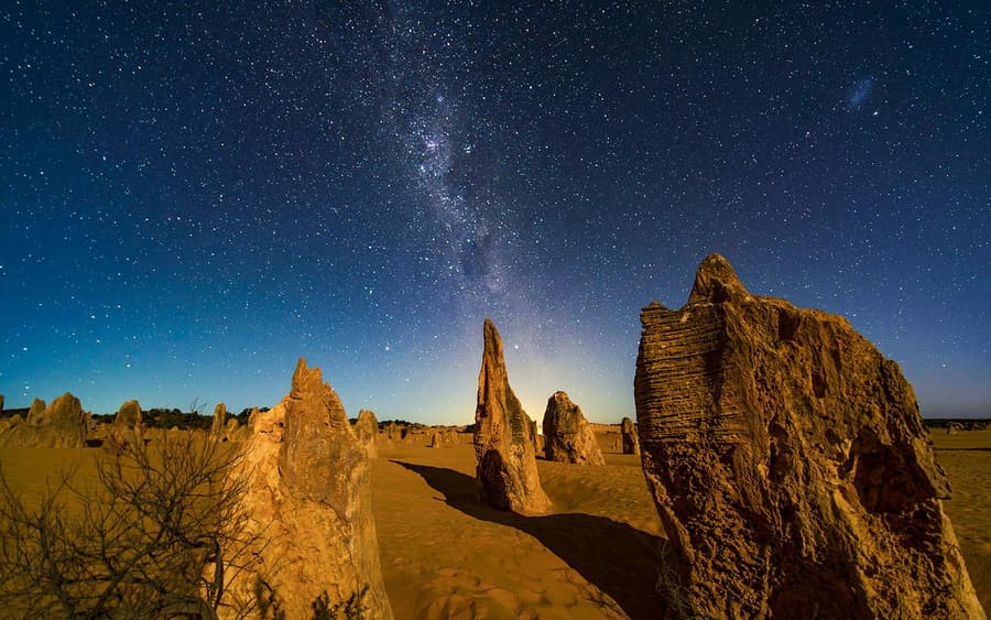 Pinnacles Sunset & Stargazing Tour with Picnic-Style Dinner & Round-Trip Transfers