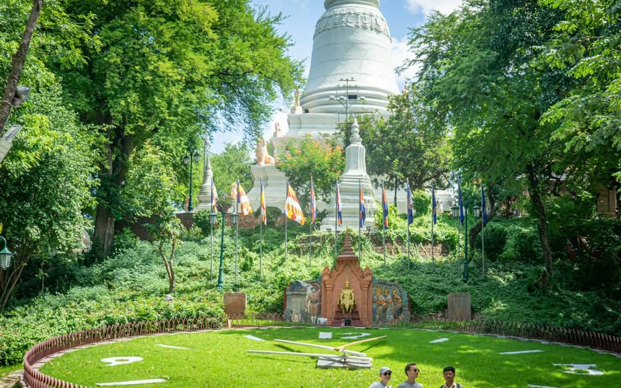 Phnom Penh: Historical Guided Tour + Transfers