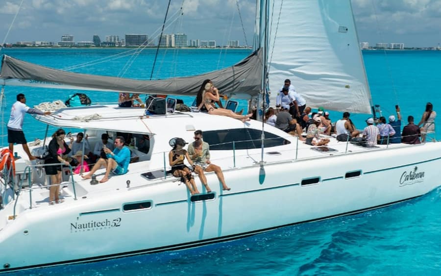 Cancun: Katamaraanikierros sukelluksella, puskapöydällä ja juomilla