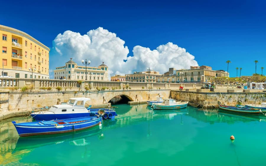 From Syracuse: Pillirina, Ortigia, and Sea Caves Boat Tour