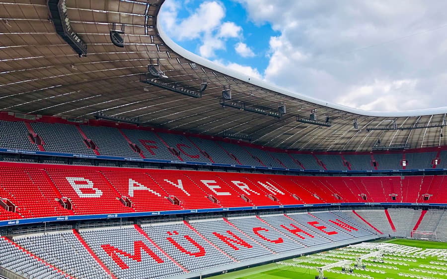 Idegenvezetéses túra az Allianz Arénában az FC Bayern Múzeum látogatásával és buszos túrával