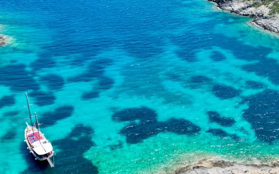Paros, Antiparos, Despotiko, Blue Lagoon: Private Galatea Tour + Meal