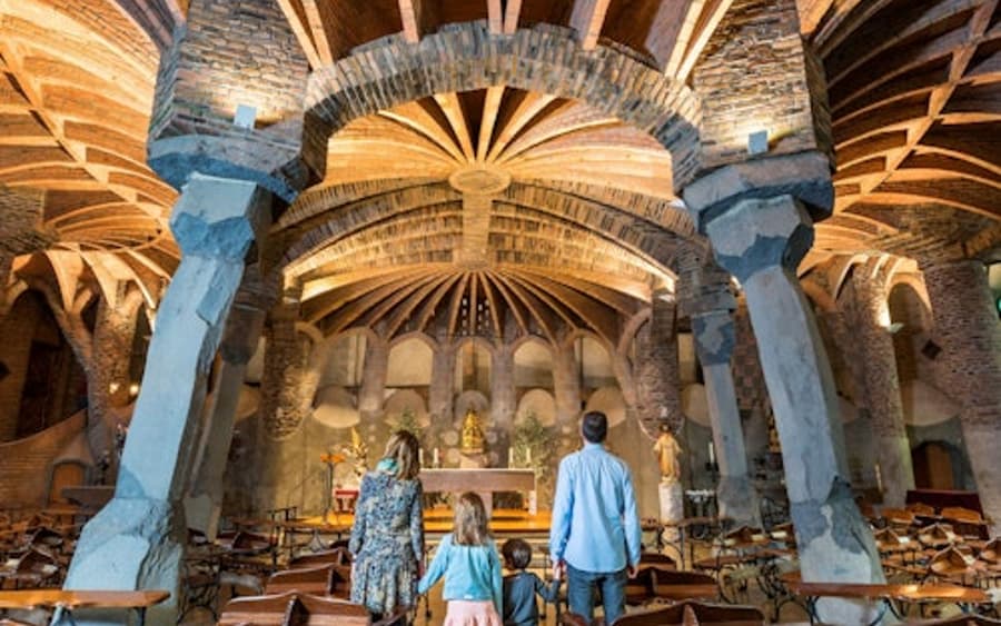 Cripta de Gaudí & Colonia Güell Desde Barcelona + Guia de Áudio