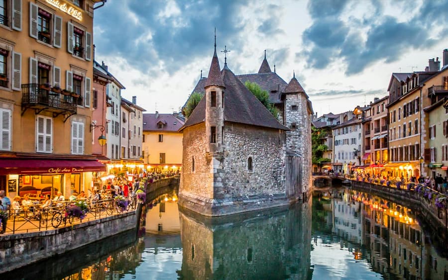 Guided Walking Tour of Annecy from Geneva