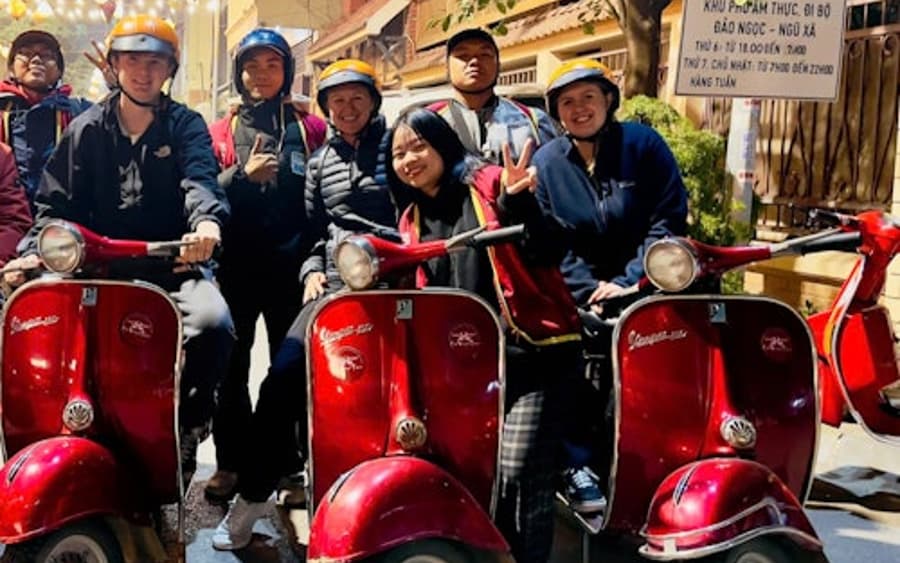 Hanoi: Guided Vespa Food Tour in the Old Quarter + Transfers