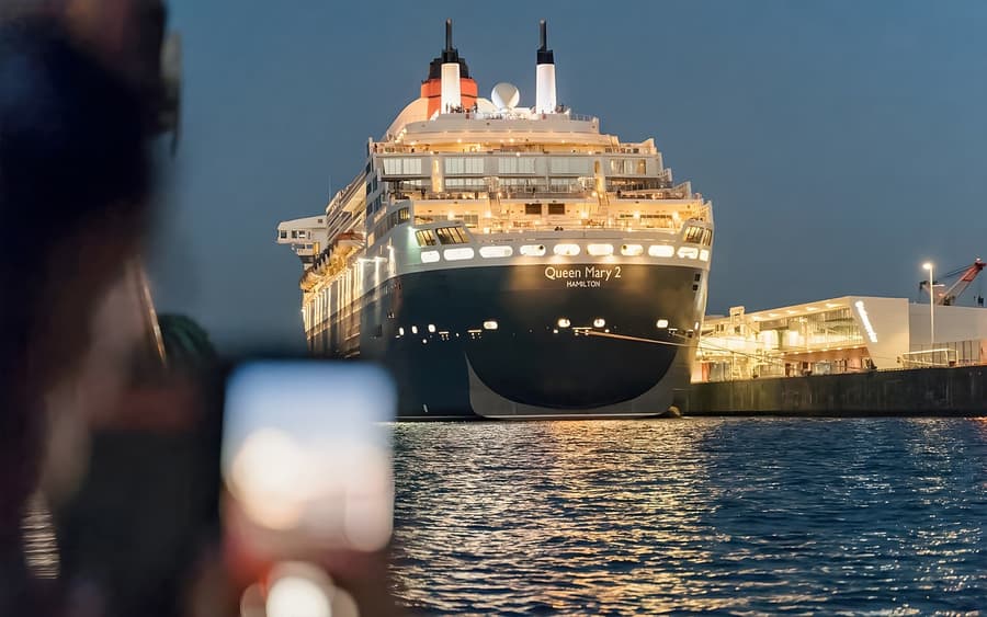 Hamburg Evening Lights Speicherstadt & Harbor Cruise