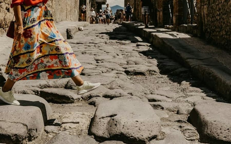 Pompeii: Small Group Guided Tour + Roundtrip Train