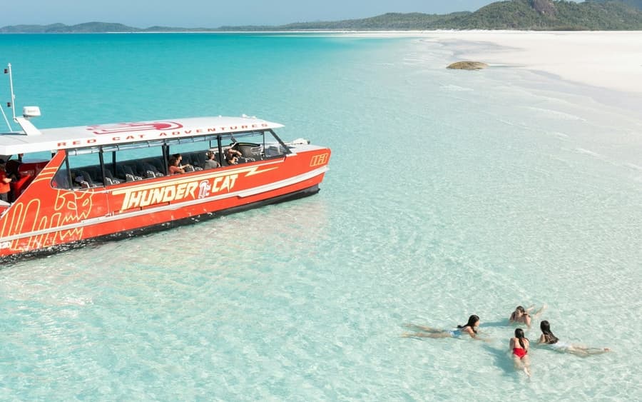 Airlie Beach: Tour Completo en Catamarán Thundercat Whitsundays + Almuerzo Buffet