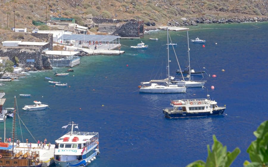 Santorini: Volcanic Islands Cruise with Hot Springs Visit