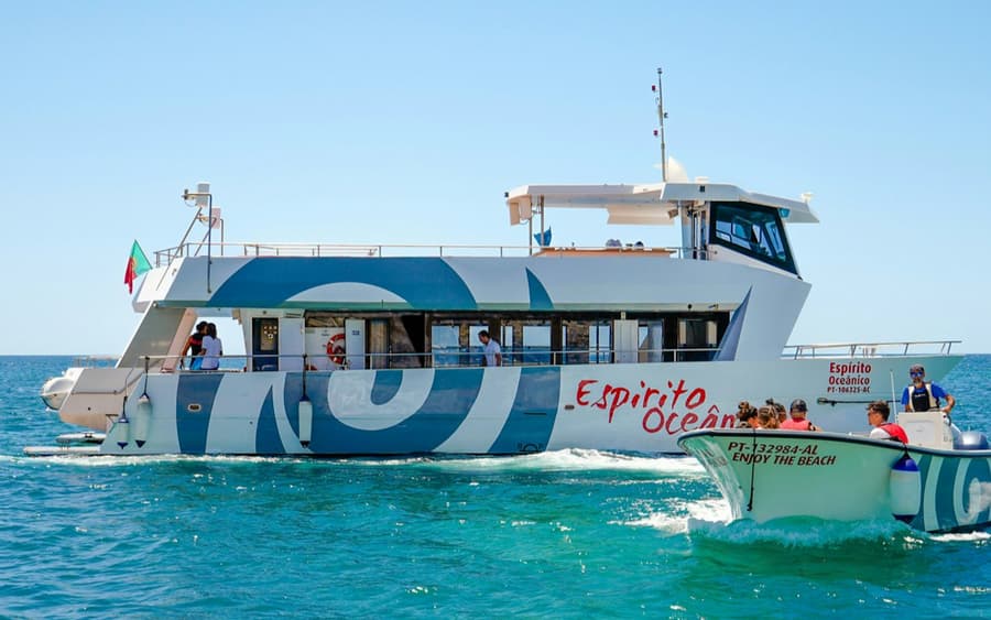 Benagil Caves: Guided Boat Tour from Albufeira + Brunch + Open Bar