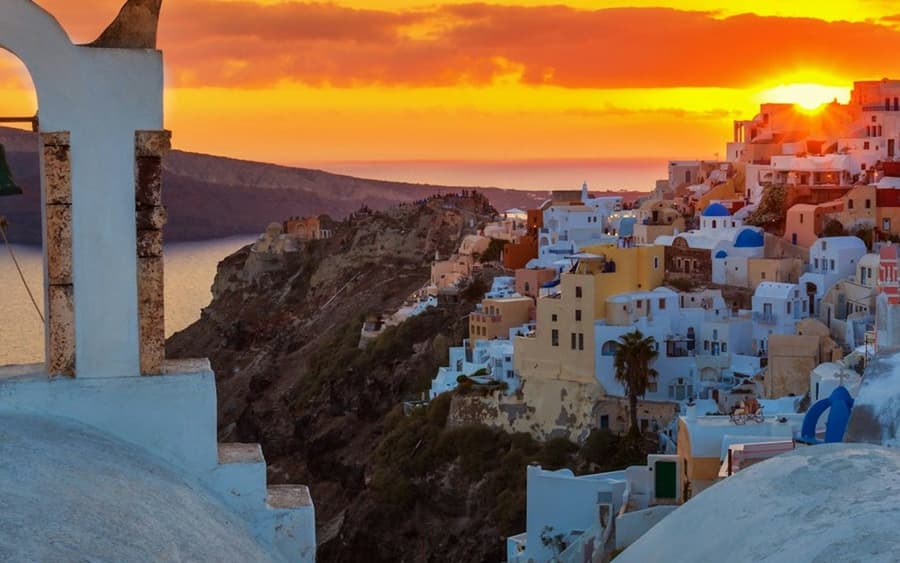 Day Tour to Akrotiri from Santorini with Sunset in Oia