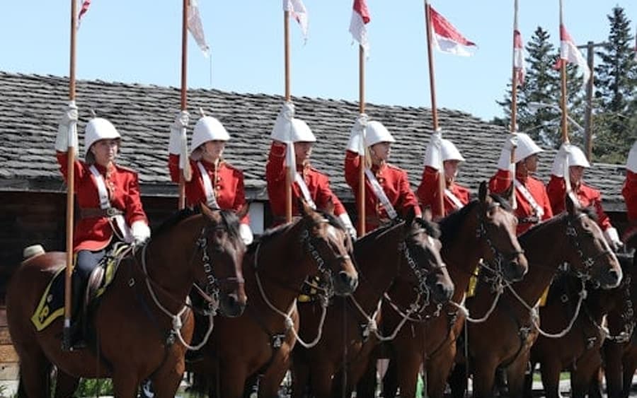 Intrare la Fort Museum & NWMP Spectacol Equestru Muzical
