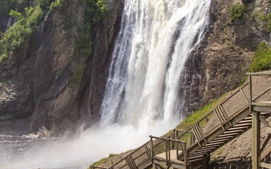 Quebec City & Montmorency Falls: Guided Day Tour from Montreal