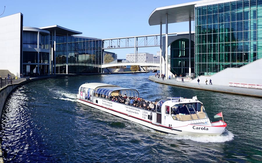 Berlin Cruise with Guide in English & German