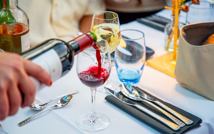 Amsterdam: 90-Min Adult-Only Evening Canal Cruise with Wine and Cheese