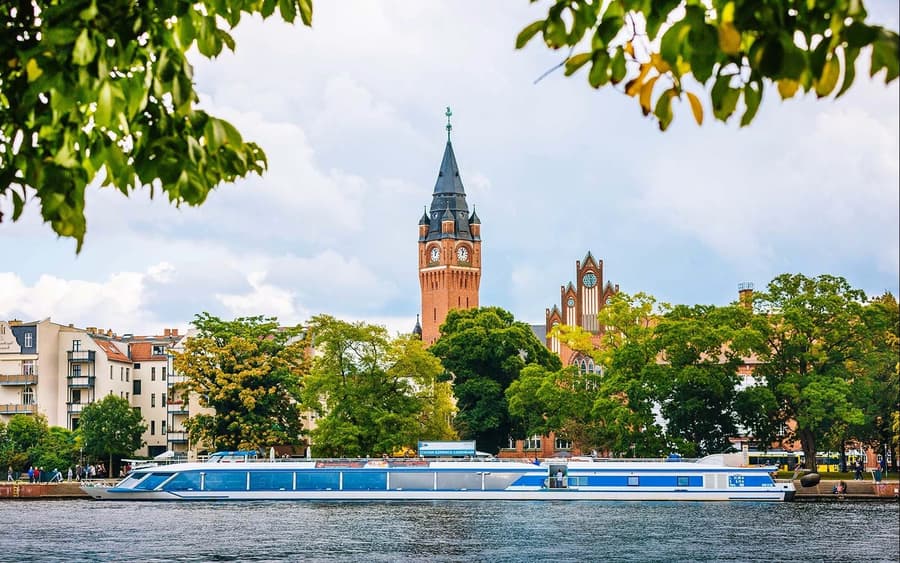 3-Hour Spree Cruise to Müggelsee lake from Berlin-Treptow