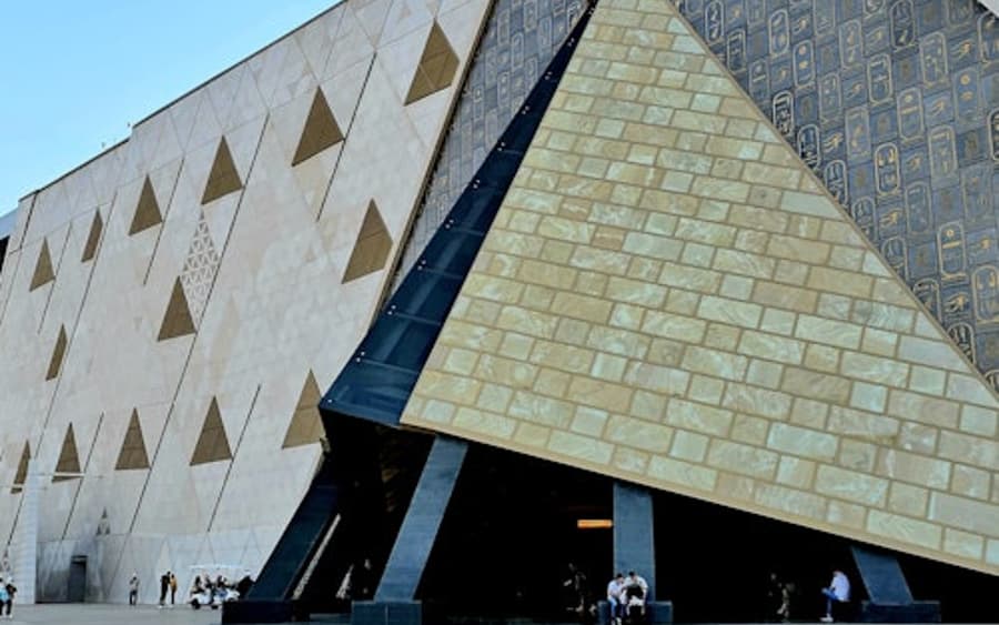 Giza Pyramids, Sphinx & Grand Egyptian Museum: Guided Tour + Transport + Lunch