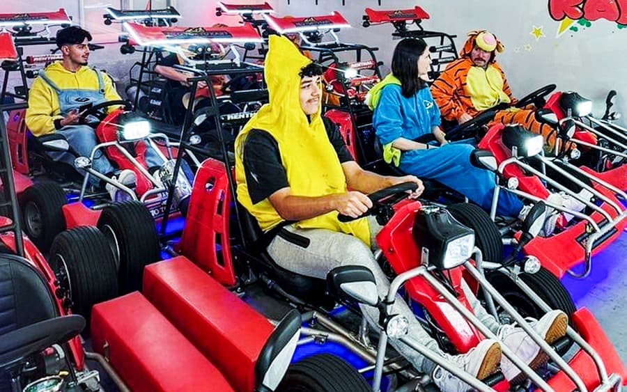 Tokyo: Shibuya & Shinjuku 60-Min Go-Karting Experience by Neo Tokyo Kart