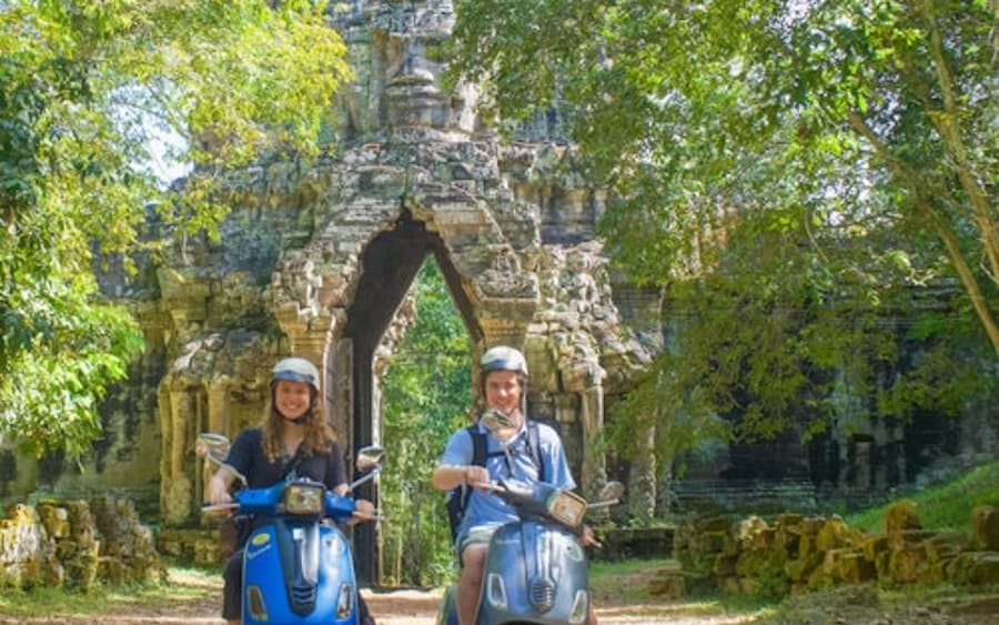 Angkor Macera Vespa Turu