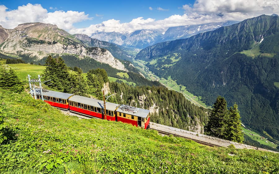 Dari Zürich: Perjalanan Sehari ke Grindelwald, Interlaken & Lauterbrunnen