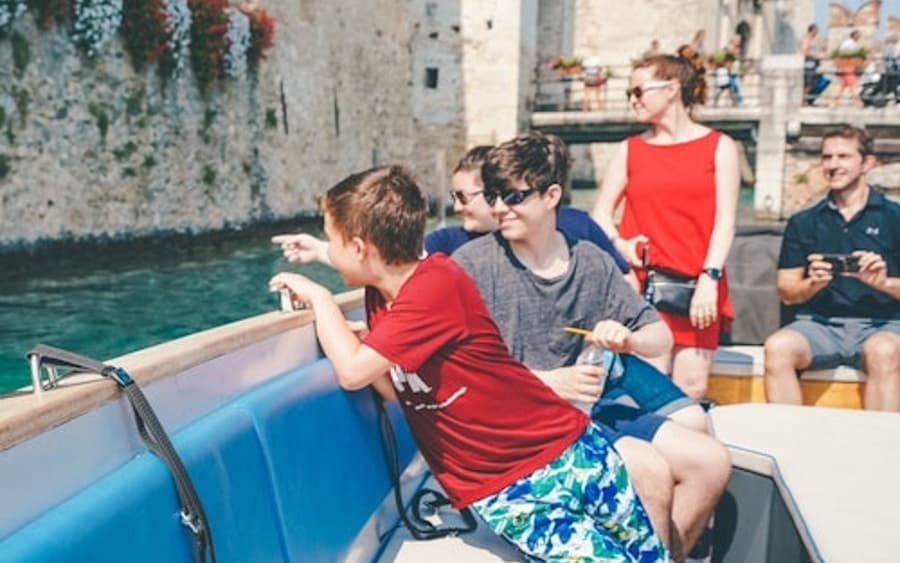 Sirmione: Paseo en Barco y Cuevas de Catulo