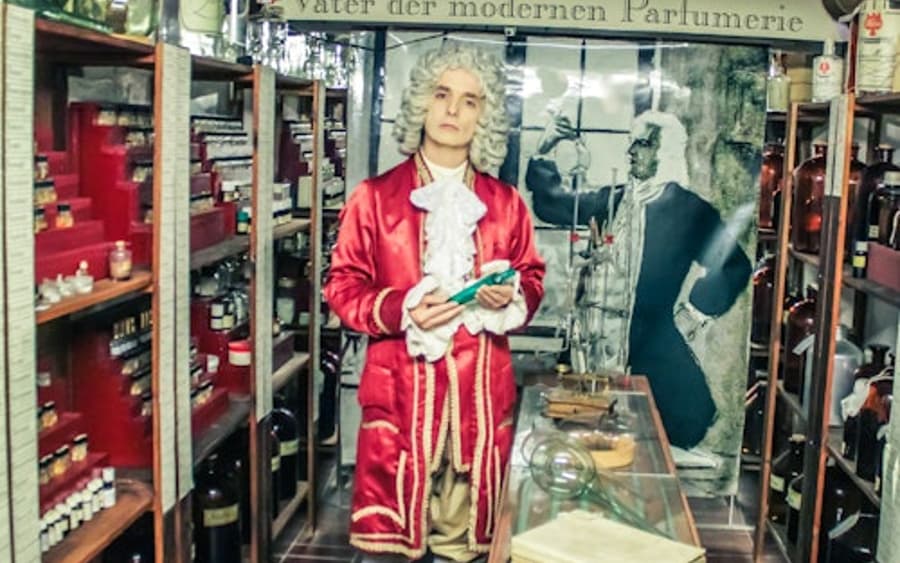 Musée du Parfum Farina Cologne : Visite Guidée Publique Historique en Costume