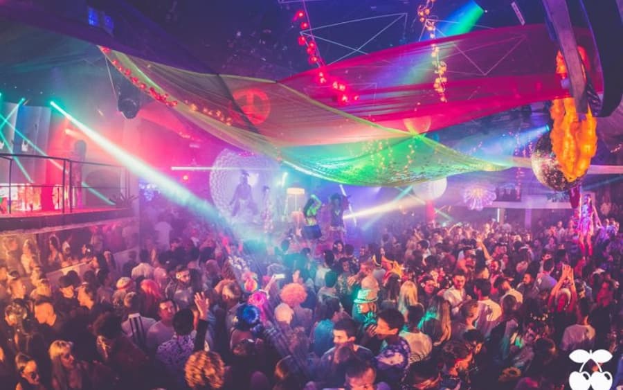 Pacha pada Hari Sabtu: Tiket Flower Power