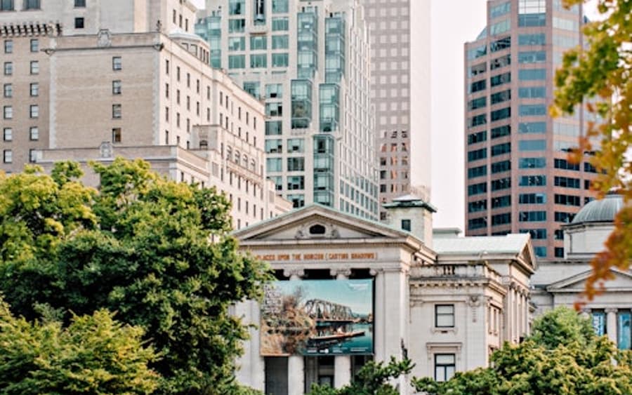 Vancouver: Guided Bus Tour, Lookout Tower Entry & Stanley Park Walking Tour