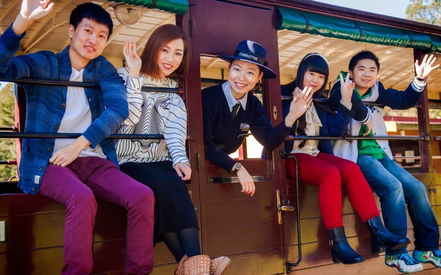 From Melbourne: Puffing Billy Train Ride & Phillip Island Guided Tour