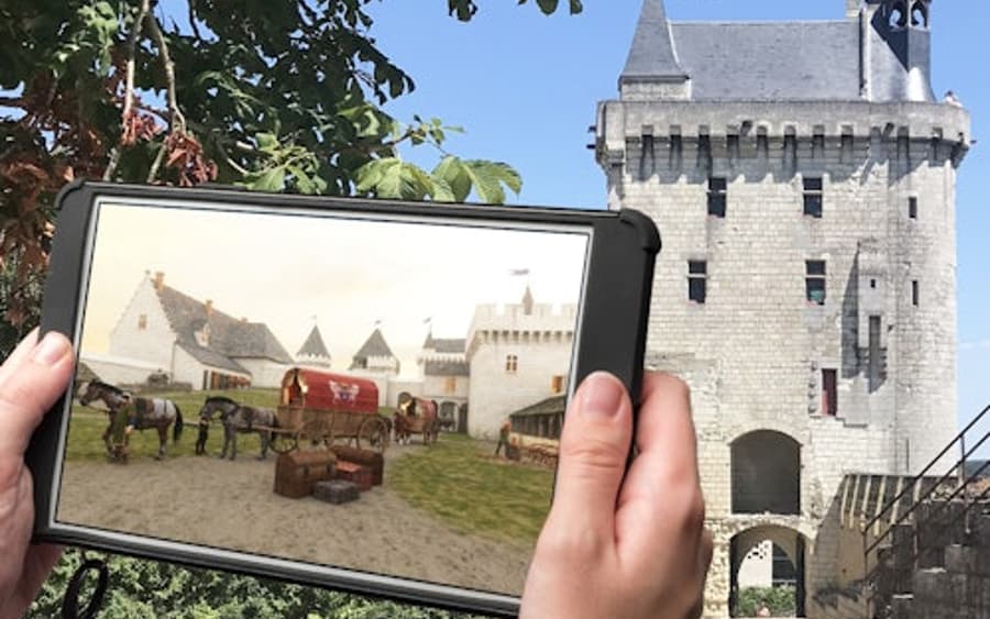 Koninklijke Burcht van Chinon: Toegangsticket + AR-tablet