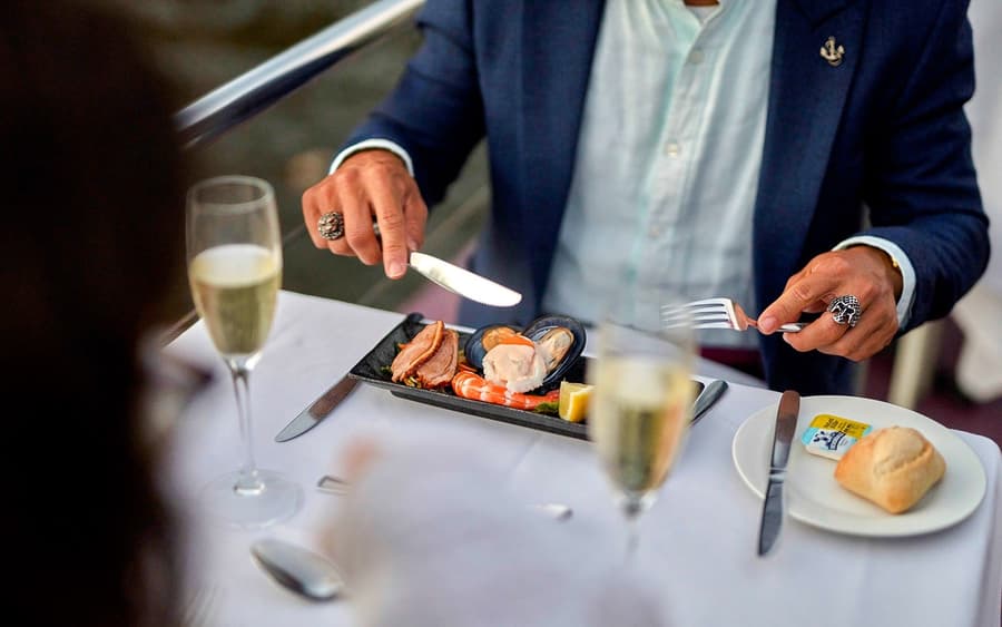 Spirit of Melbourne Dinner Cruise with Drinks on Yarra River