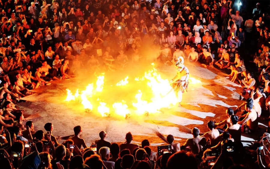 From Bali: Private Tour of Tanah Lot, Uluwatu Temple & Kecak Dance Show at Sunset
