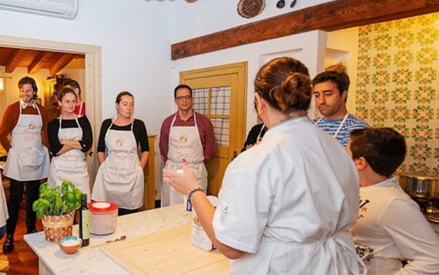 Riomaggiore: Pasta and Tiramisu Cooking Class