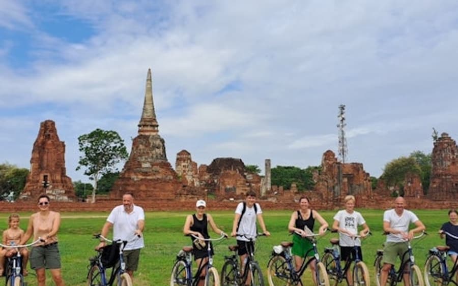 Ayutthaya: Wycieczka rowerowa z przewodnikiem z lunchem + Przeprawa łodzią
