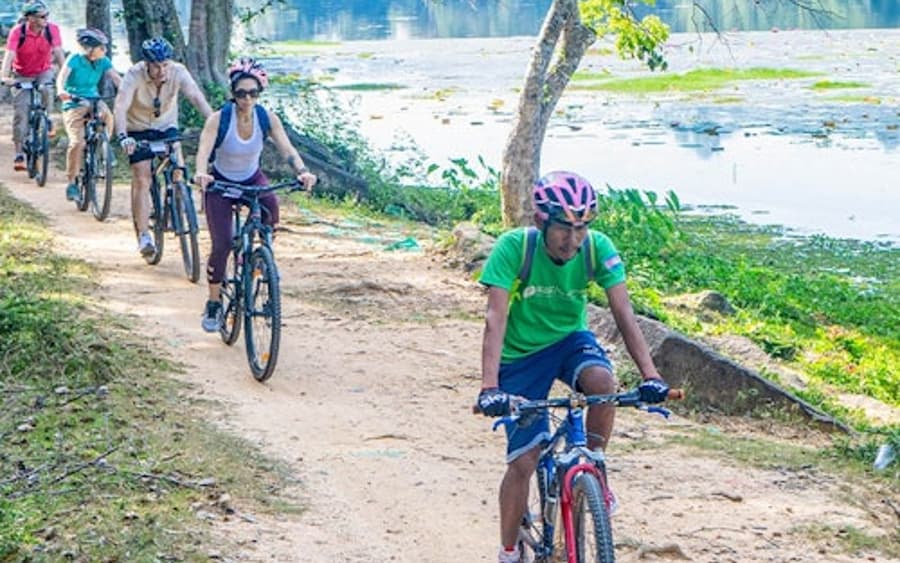 Angkor Temples: Bike Tour