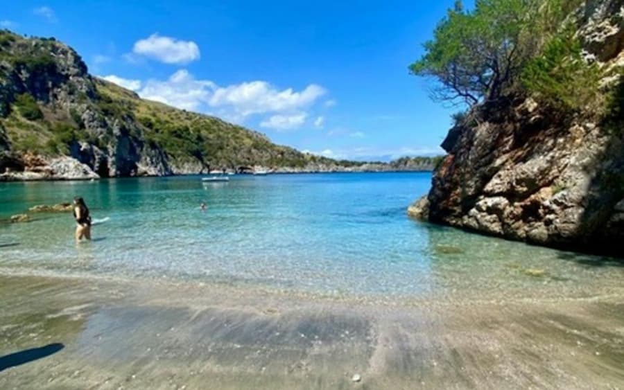 Baia degli Infreschi: Boat Excursion from Marina di Camerota