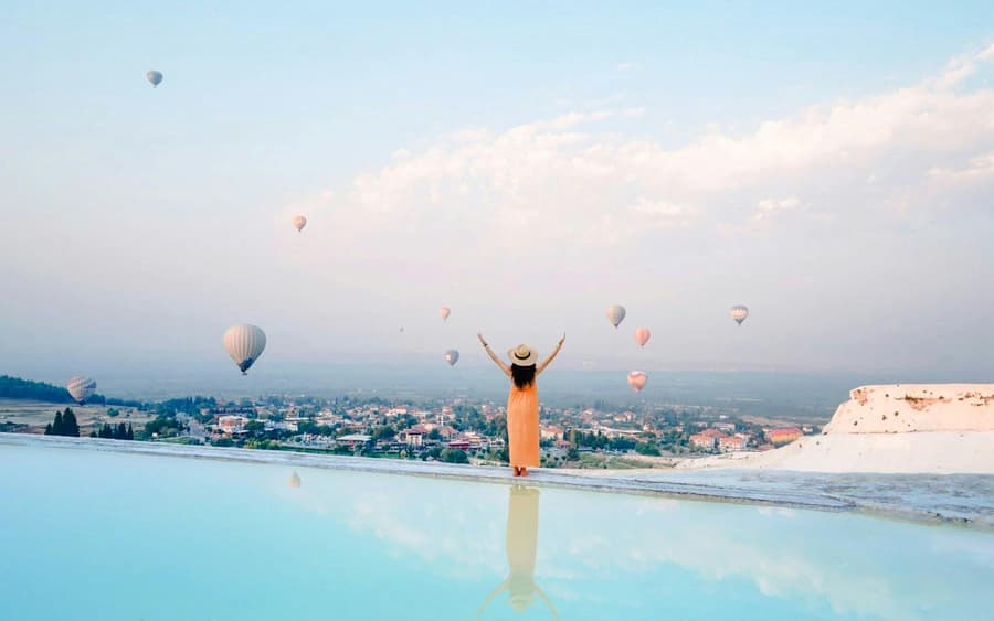 From Antalya: Pamukkale Hot Air Balloon Flight with Lunch