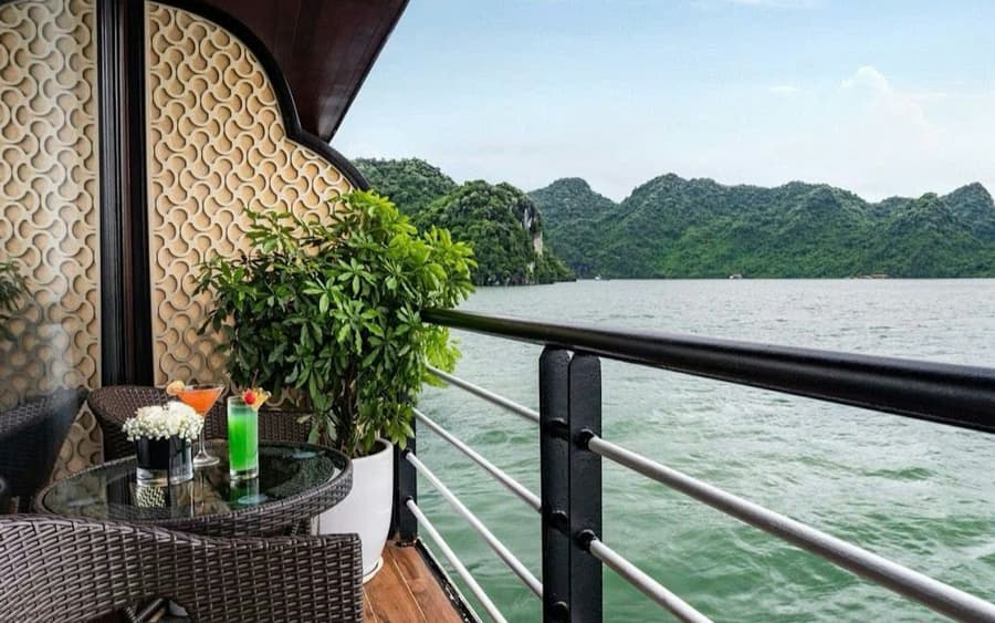 Ha Long & Lan Ha Bay: 2-Day Cruise from Hanoi + Meals