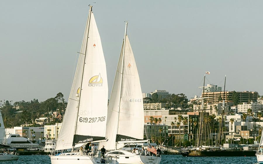San Diego: Guided Yacht Cruise with Drinks and Snacks