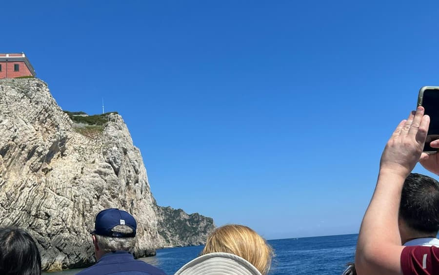 Capri: Guided Boat Tour + Drinks + Snorkeling