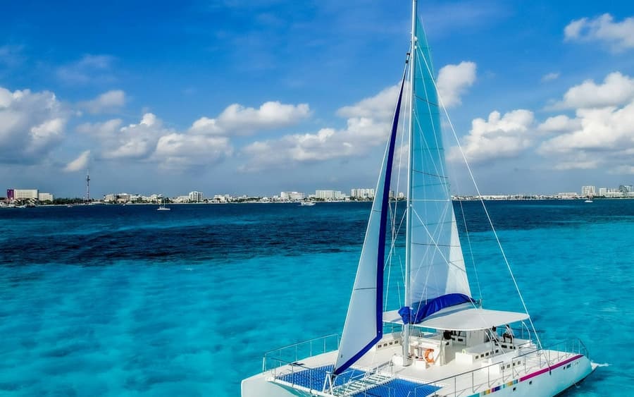 Isla Mujeres: Premium Catamaran Tour from Cancún