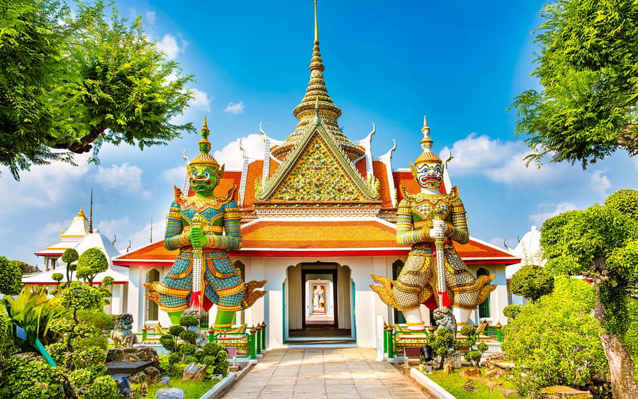 Bangkok City Highlights – Grand Palace, Wat Arun, and Wat Pho Guided Walking Tour