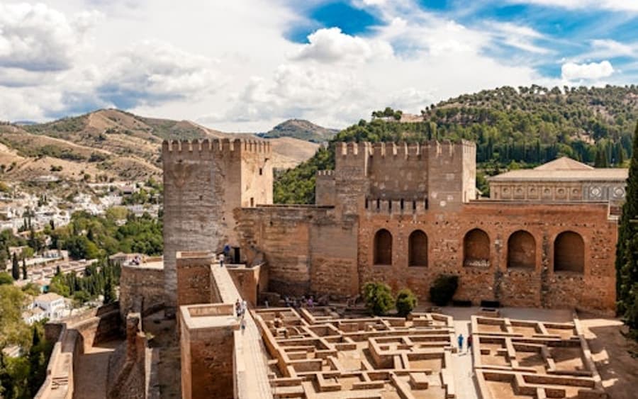 Alhambra & Nasrid Palaces: Guided Tour + Skip The Line Ticket