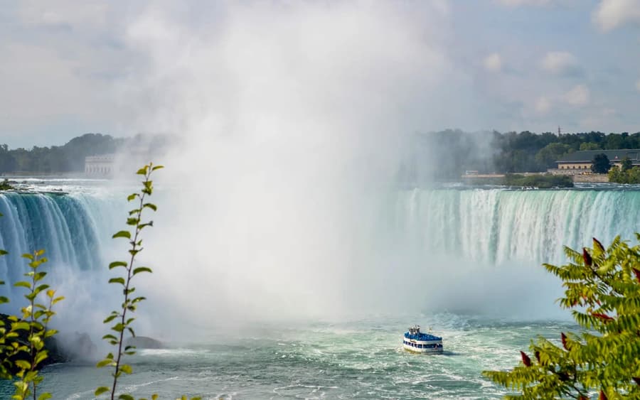 Ниагарский водопад (США): прогулка на лодке «Maid of the Mist», пещера ветров и вертолётный тур